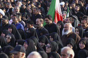 اقامه نماز بر پیکر رهبر شهید انقلاب در مسجد مقدس جمکران