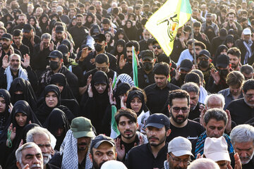 اقامه نماز بر پیکر رهبر شهید انقلاب در مسجد مقدس جمکران