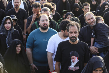 اقامه نماز بر پیکر رهبر شهید انقلاب در مسجد مقدس جمکران