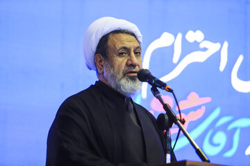 سخنرانی حجت‌الاسلام والمسلمین حسن علیدادی‌سلیمانی، نماینده ولی‌فقیه در استان و امام‌جمعه در مراسم بزرگداشت و ادای احترام مدیران و کارکنان دولت به «آقای شهید ایران» - کرمان