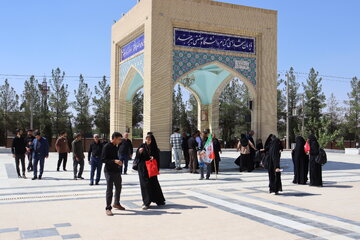 اعزام دانشجویان دانشگاه صنعتی به مراسم تشییع پیکر رهبر شهید مشهد مقدس