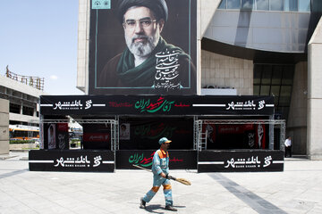 مشهد در آستانه تشییع رهبر شهید انقلاب