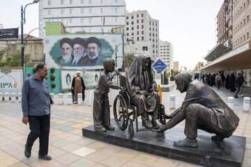 مشهد در آستانه تشییع رهبر شهید انقلاب