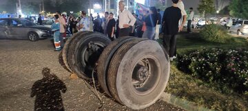 برخورد کامیون با چند سواری در میدان طالقانی کرج