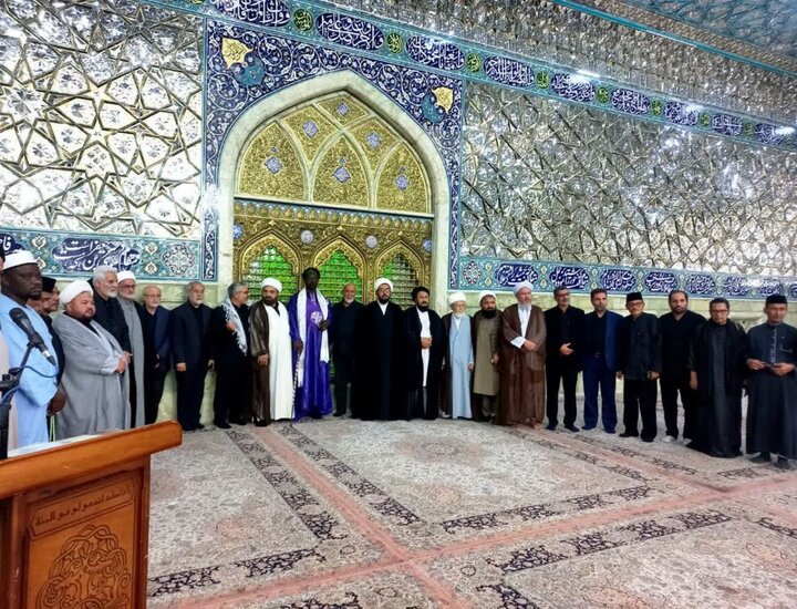حضور ۴۰ تن از روسای مراکز اسلامی در حرم حضرت معصومه(س) برای وداع با رهبر شهید