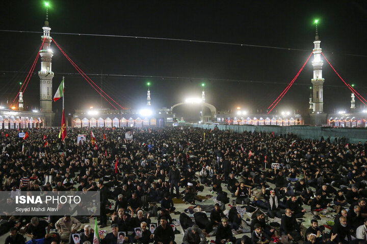 ببینید/ لحظاتی خاطره انگیز از حضور رهبر شهید در مسجد جمکران