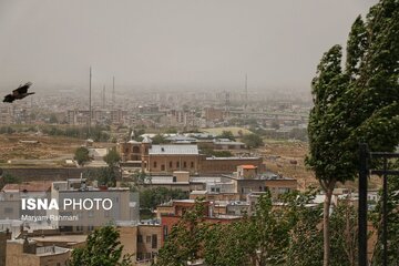 افزایش سرعت باد و غبار رقیق در مناطقی از همدان