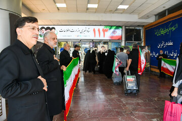 ورود مسافران تشییع رهبر شهید در راه‌‌‌آهن مشهد