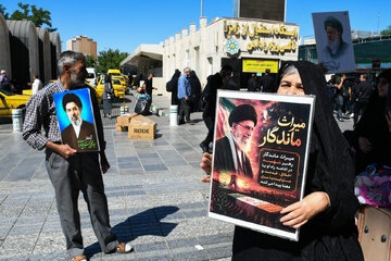 ورود مسافران تشییع رهبر شهید در راه‌‌‌آهن مشهد