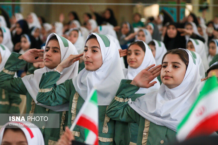 حضور ۱۰ هزار دانش‌آموز زنجانی در پویش ملی «باید برخاست»