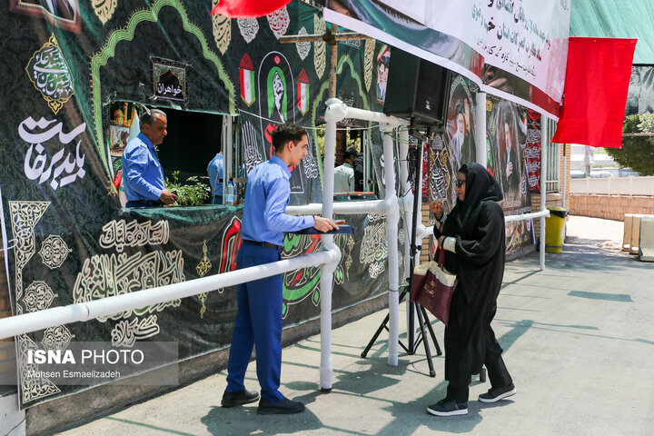 خدمت‌رسانی ۳۲ موکب دستگاه‌های تابعه وزارت اقتصاد به زائران تشییع رهبر شهید در قم