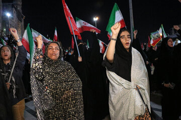 عزاداری مردم همزمان با مراسم تشییع رهبر شهید - بندرعباس