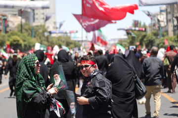 مشهد ساعاتی پیش از آغاز مراسم تشییع پیکر رهبر شهید