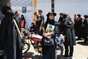 مشهد ساعاتی پیش از آغاز مراسم تشییع پیکر رهبر شهید