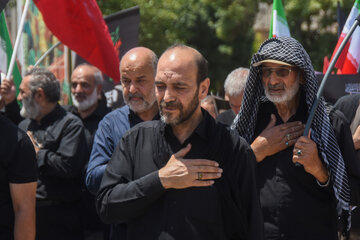 عزاداری مردم همزمان با مراسم تشییع رهبر شهید - سمنان