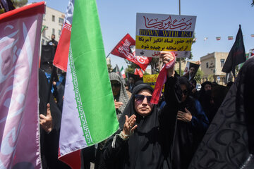 عزاداری مردم همزمان با مراسم تشییع رهبر شهید - سمنان