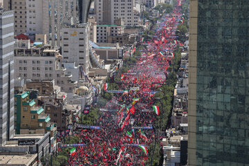 مشهد ساعاتی پیش از آغاز مراسم تشییع پیکر رهبر شهید