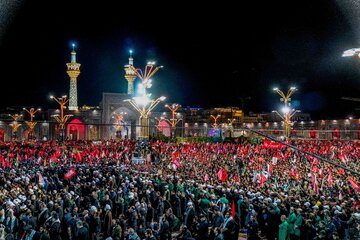اقامه نماز بر پیکر مطهر رهبر شهید انقلاب در حرم مطهر رضوی