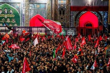 اقامه نماز بر پیکر مطهر رهبر شهید انقلاب در حرم مطهر رضوی