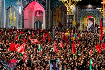 اقامه نماز بر پیکر مطهر رهبر شهید انقلاب در حرم مطهر رضوی