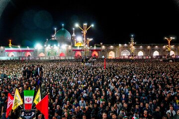 اقامه نماز بر پیکر مطهر رهبر شهید انقلاب در حرم مطهر رضوی