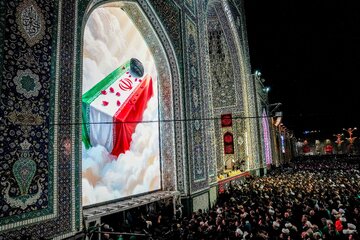 اقامه نماز بر پیکر مطهر رهبر شهید انقلاب در حرم مطهر رضوی