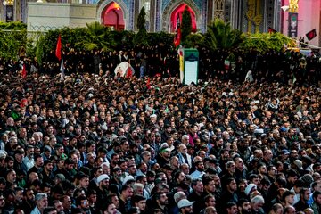 اقامه نماز بر پیکر مطهر رهبر شهید انقلاب در حرم مطهر رضوی