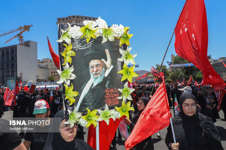 سلام مشهد به آقای شهید ایران/ شهر خورشید در سوگ قائد امت زانو زد