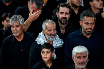 اقامه نماز بر پیکر مطهر رهبر شهید انقلاب در حرم مطهر رضوی