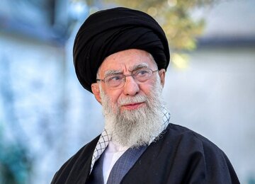 پیکر مطهر رهبر شهید به خاک سپرده شد