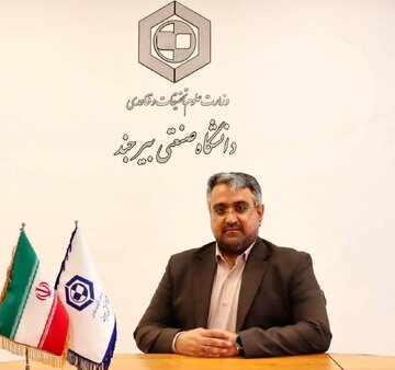 دانشیار دانشگاه بیرجند:رهبر شهید، جهاد علمی را راه استقلال و مرجعیت علمی کشور می‌دانستند