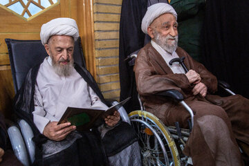 آیت الله جعفر سبحانی و آیت الله رضا استادی در مراسم ترحیم امام مجاهد شهید در حرم حضرت فاطمه معصومه(س)