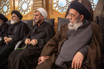 آیت الله سید یوسف طباطبایی‌نژاد امام جمعه اصفهان در مراسم ترحیم امام مجاهد شهید در حرم حضرت فاطمه معصومه(س)