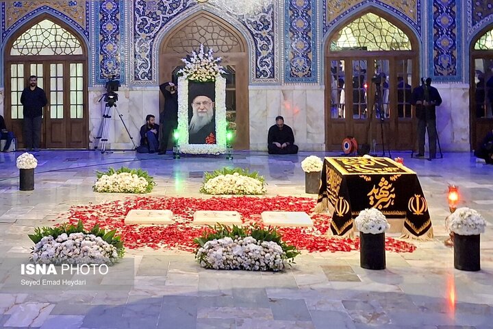 آیین بزرگداشت رهبر شهید در حرم رضوی/ تجدید میثاق امت با آرمان‌های ولایت 