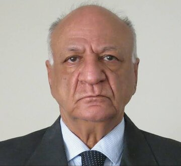احمدی لاری کیست؟