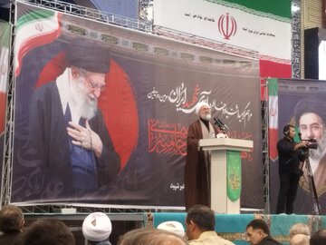 امام جمعه موقت ارومیه: ابعاد شخصیتی رهبر شهید سال‌ها موضوع پژوهش خواهد بود