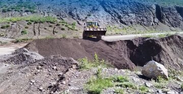 بازگشایی اضطراری مسیر دسترسی ۲۱ روستای شهرستان خوی در نخستین ساعات پس از وقوع سیلاب