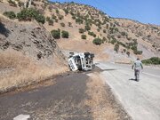 واژگونی تانکر حامل نفتا در محور سنندج-سروآباد / خطر آلودگی رودخانه مهار شد
