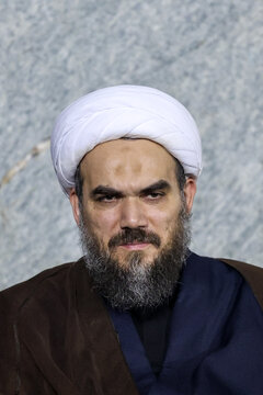 حجت‌الاسلام محمدجواد محمدی گلپایگانی ، داماد رهبر شهید انقلاب در سومین شب بزرگداشت رهبر شهید انقلاب اسلامی - حرم مطهر رضوی