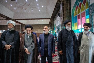 مراسم بزرگداشت رهبر شهید در مصلی اهواز