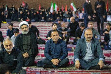 مراسم بزرگداشت رهبر شهید در مصلی اهواز