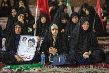 مراسم بزرگداشت رهبر شهید در مصلی اهواز