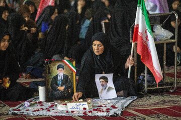 مراسم بزرگداشت رهبر شهید در مصلی اهواز