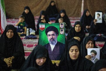 مراسم بزرگداشت رهبر شهید در مصلی اهواز