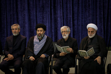 غلامحسین محسنی اژه‌ای، رئیس قوه قضاییه، غلامعلی حداد عادل، میثم خامنه‌ای و علی باقری کنی در مراسم بزرگداشت رهبر شهید انقلاب