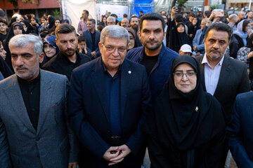 به یاد بابا؛ فرزندان بهزیستی در سوگ رهبر شهید انقلاب