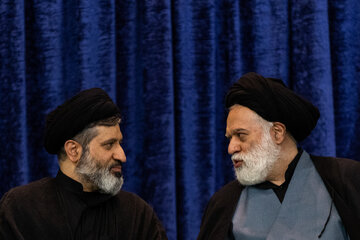 مصطفی خامنه‌ای و میثم خامنه‌ای در آیین بزرگداشت رهبر شهید انقلاب