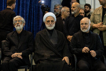 محمدباقر قالیباف، رئیس مجلس، غلامحسین محسنی اژه‌ای، رئیس قوه قضاییه و غلامعلی حداد عادل در مراسم بزرگداشت رهبر شهید انقلاب