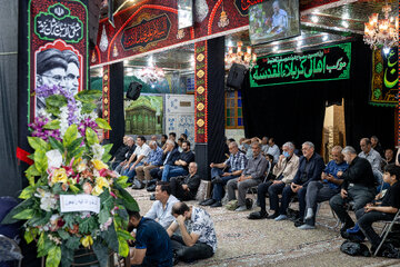 بزرگداشت رهبر شهید انقلاب در حسینیه کربلایی‌های مقیم ایران