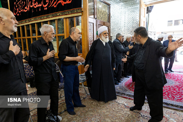 برگزاری مراسم بزرگداشت رهبر شهید انقلاب در حسینیه کربلاییهای مقیم ایران